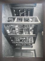 Prenten Adlib\P11623-31.jpg; P11623-01; Foto in albumPhoto in album; Fotoalbum opening Ned. Historisch Natuurwetenschappelijk MuseumFotoalbum opening Ned. Historisch Natuurwetenschappelijk Museum